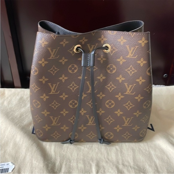 Louis Vuitton Handbags - LV Black/Monogram Neo Noe